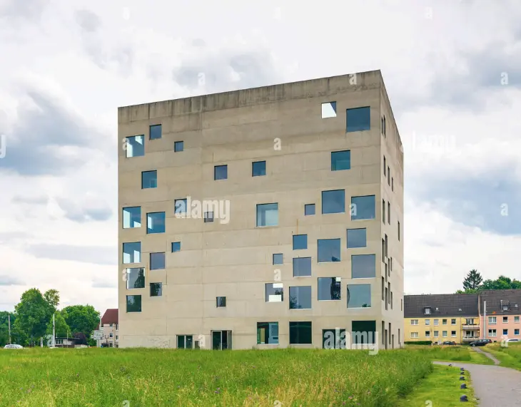 Building with randomly posintioned windows